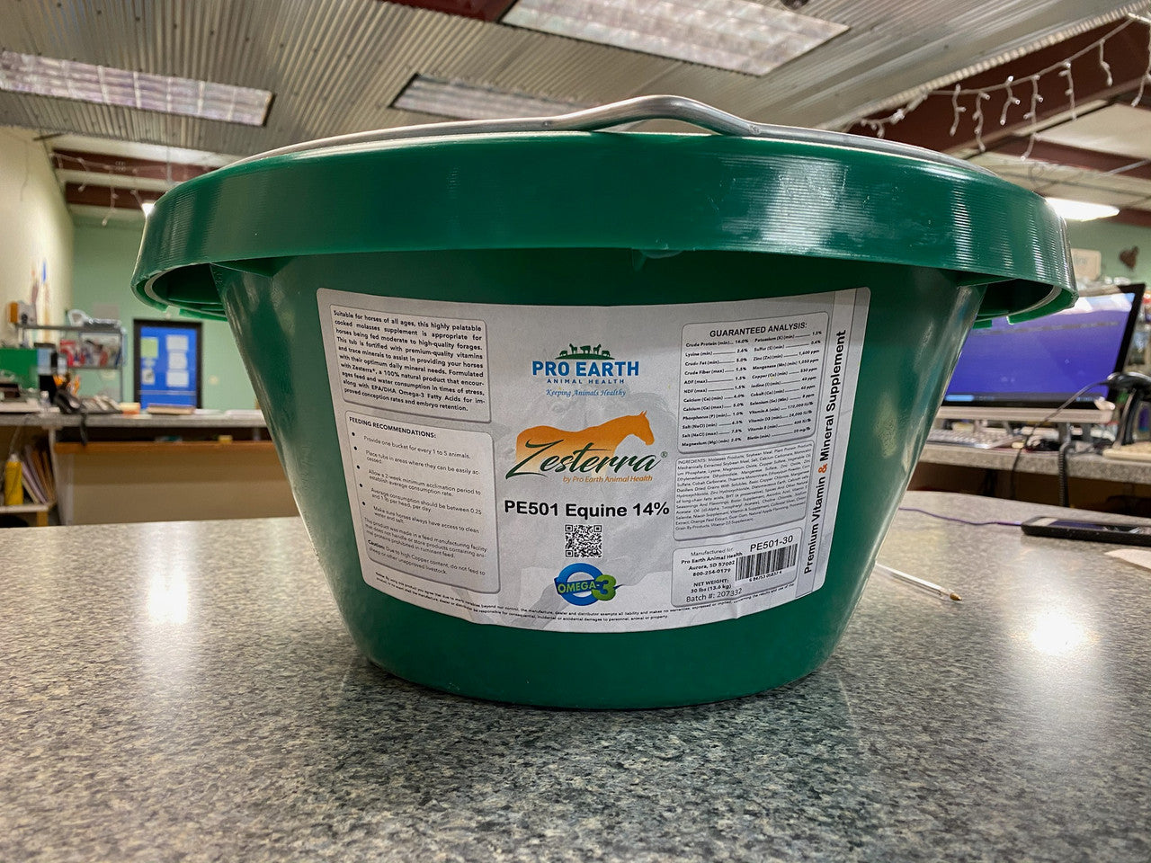 Zesterra Supplement 30 lb. Hanging Tub – JRG Livestock & Pet Supply